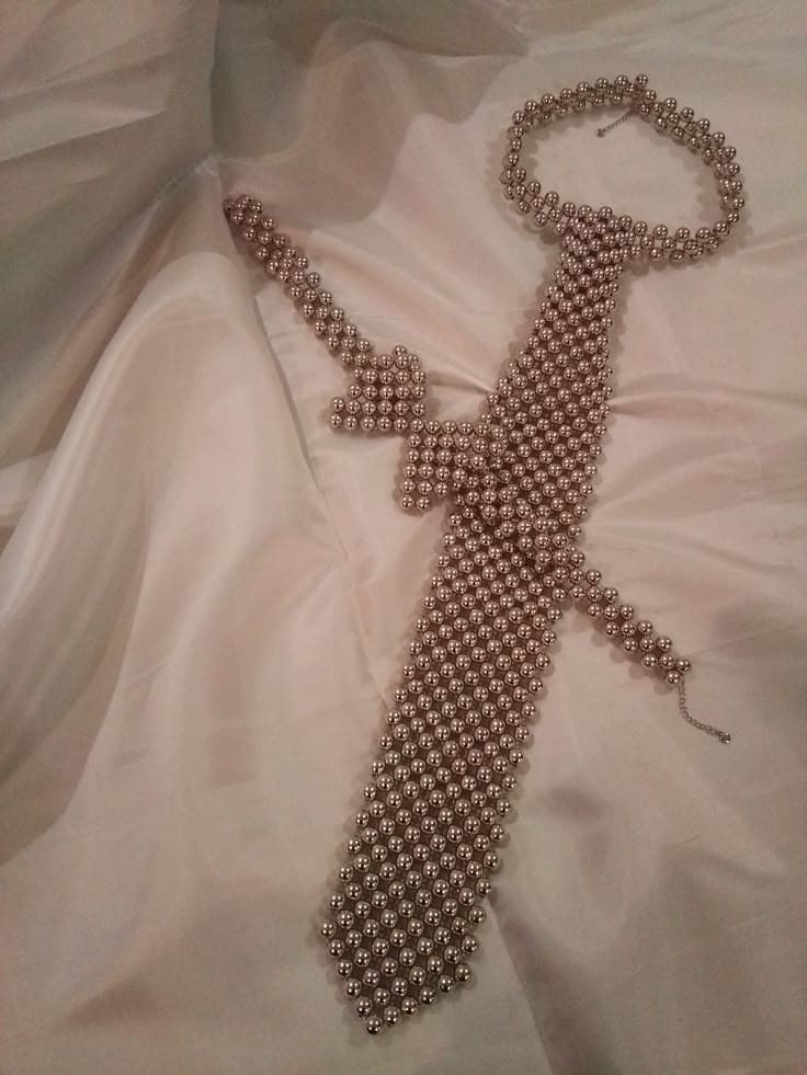 Corbata Perla, tejido con pepas de perla de río